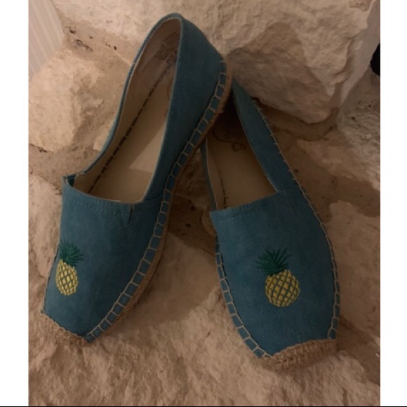 143 Girl - Picture 5 of 7